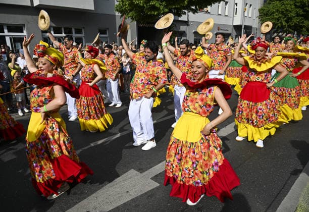 Berlin hosts colorful 30th Carnival of Cultures BERLIN, GERMANY - MAY 24: Artists and dancers perform in vibrant costumes during the parade on Karl-Marx-Allee as part of the 30th Carnival of Cultures in Berlin, Germany, on May 24, 2026. Halil Sagirkaya Anadolu Berlin Germany. Editorial use only. Please get in touch for any other usage.  Copyright: x2026xAnadoluxHalilxSagirkayax