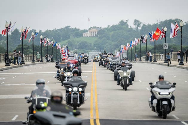News Bilder des Tages May 24, 2026, Washignton, Distirct Of Columbia, United States: Motorcyclists participate in the Rolling to Remember memorial ride through Washington, D.C., honoring fallen service members, prisoners of war, and those still missing in action during Memorial Day weekend. Washignton United States  - ZUMAk206 20260524_znp_k206_011 Copyright: xMattxKaminskyx