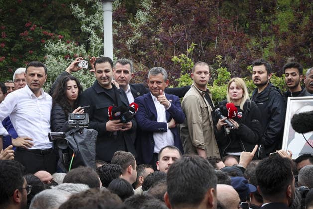 After police entered the party headquarters building, main opposition CHP leader Ozgür Ozel (center, wears blue jacket) left the premises and led a protest march with thousand supporters toward Parliament, 24 May 2026, in Ankara, Turkiye.... Turkish riot police storm the headquarters of the main opposition Republican People™s Party (CHP) in Ankara, Türkiye, firing tear gas and rubber bullets at party supporters and officials gathered outside the gates. Huge clouds of tear gas filled the premises as security forces moved in, bringing a violent end to an hours-long standoff between CHP members and the party™s newly court-appointed leadership. Tensions escalated after an appeals court on Thursday annulled the election of Özgür Özel a 19108165