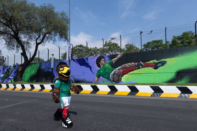 May 24, 2026, Mexico City, Mexico: The mural Futbol, recognized as the Guinness World Record largest hand painted brush football mural, was inaugurated in the Martin Carrera neighborhood of Mexico City. Created by Mexican artists, the artwork connects the Mesoamerican ballgame with contemporary football ahead of the 2026 FIFA World Cup. Former soccer players CUAUHTEMOC BLANCO, FRANCISCO KIKIN FONSECA, GERMAN VILLA and ANGEL REYNA attended the event, along with authorities from the Gustavo A. Madero borough and representatives of the Libertad Creativa Intercultural y Objetiva Foundation and the Elena Poniatowska Amor Foundation Mexico City Mexico - ZUMAl178 20260524_znp_l178_027 Copyright: xCristianxLeyvax