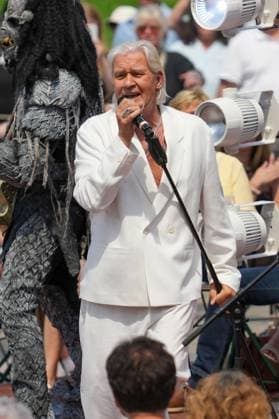 ZDF-Fernsehgarten 2026. Johnny Logan feat. Lordi im ZDF Fernsehgarten Koch Battle am 24.05.2026 in Mainz. Mainz ZDF Fernsehgarten Rheinland-Pfalz *** ZDF Fernsehgarten 2026 Johnny Logan feat Lordi at ZDF Fernsehgarten Koch Battle on 24 05 2026 in Mainz Mainz ZDF Fernsehgarten Rheinland Pfalz