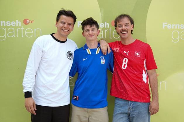 ZDF-Fernsehgarten 2026. Content Creator Aditotoro x Musiker paulomuc im ZDF Fernsehgarten Koch Battle am 24.05.2026 in Mainz. Mainz ZDF Fernsehgarten Rheinland-Pfalz *** ZDF Fernsehgarten 2026 Content Creator Aditotoro x musician paulomuc in the ZDF Fernsehgarten Koch Battle on 24 05 2026 in Mainz Mainz ZDF Fernsehgarten Rheinland Pfalz