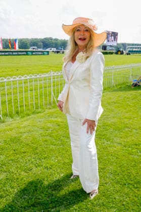 Christina Eichel beim Fashion Raceday auf der Rennbahn Hoppegarten. *** Christina Eichel at the Fashion Raceday at Hoppegarten racecourse