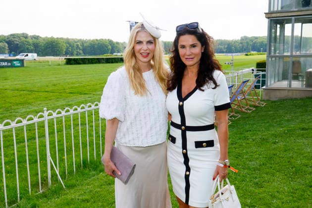 Tanja Bülter, Mariella Ahrens beim Fashion Raceday auf der Rennbahn Hoppegarten. *** Tanja Bülter, Mariella Ahrens at the Fashion Raceday at Hoppegarten racecourse