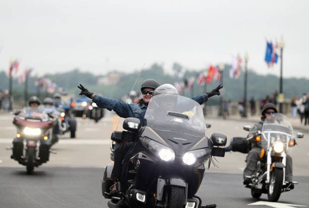 May 24, 2026, Washington, District Of Columbia, USA: Motorcyclists ride in formation over the Arlington Memorial Bridge during the Rolling to Remember ride on Memorial Day weekend in Washington, DC, USA, on May 24, 2026. The Rolling to Remember tradition has been active for 38 years, honouring fallen service members, prisoners of war, and those still missing in action during Memorial Day weekend. Washington USA  - ZUMAs337 20260524_znp_s337_006 Copyright: xGentxShkullakux