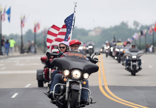 May 24, 2026, Washington, District Of Columbia, USA: Motorcyclists ride in formation over the Arlington Memorial Bridge during the Rolling to Remember ride on Memorial Day weekend in Washington, DC, USA, on May 24, 2026. The Rolling to Remember tradition has been active for 38 years, honouring fallen service members, prisoners of war, and those still missing in action during Memorial Day weekend. Washington USA  - ZUMAs337 20260524_znp_s337_005 Copyright: xGentxShkullakux