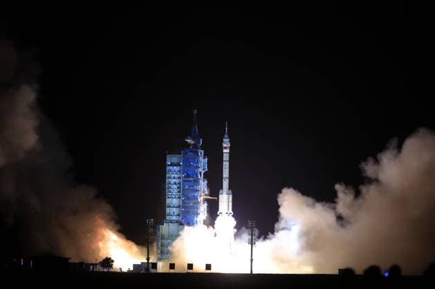 JIUQUAN, CHINA - MAY 24: A Long March-2F rocket carrying the Shenzhou-23 spacecraft with three Chinese astronauts on board blasts off from the Jiuquan Satellite Launch Center on May 24, 2026 in Jiuquan, Gansu Province of China. About 10 minutes later, the spacecraft successfully separated from the rocket and entered its designated orbit.  Copyright: xVCGx 111643929500