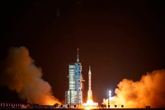 JIUQUAN, CHINA - MAY 24: A Long March-2F rocket carrying the Shenzhou-23 spacecraft with three Chinese astronauts on board blasts off from the Jiuquan Satellite Launch Center on May 24, 2026 in Jiuquan, Gansu Province of China. About 10 minutes later, the spacecraft successfully separated from the rocket and entered its designated orbit.  Copyright: xVCGx 111643874943