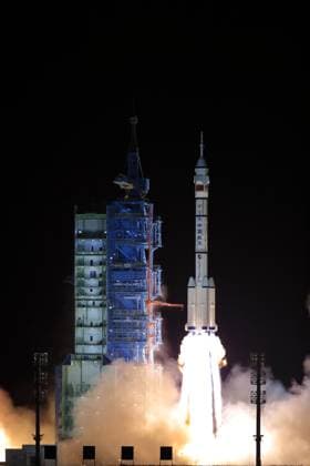 JIUQUAN, CHINA - MAY 24: A Long March-2F rocket carrying the Shenzhou-23 spacecraft with three Chinese astronauts on board blasts off from the Jiuquan Satellite Launch Center on May 24, 2026 in Jiuquan, Gansu Province of China. About 10 minutes later, the spacecraft successfully separated from the rocket and entered its designated orbit.  Copyright: xVCGx 111643929488