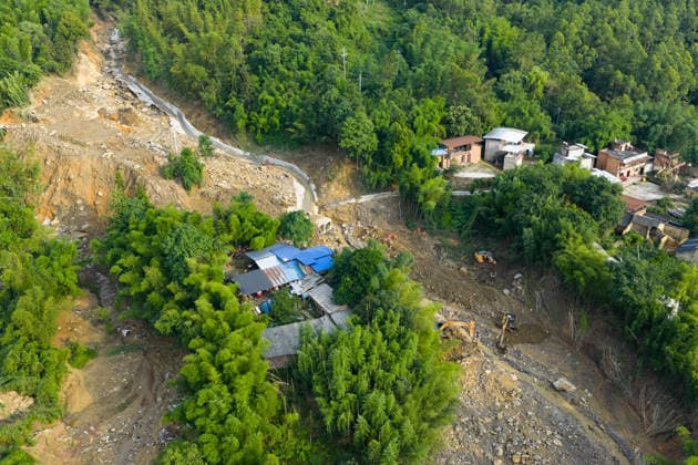 CHONGQING, CHINA - MAY 24: Rescue workers carry out search and rescue operations after extreme rainfalls trigger flash floods and geological disasters on May 24, 2026 in Yongchuan District, Chongqing City, China. Devastating rainstorms struck parts of Southwest China s Chongqing over the weekend, resulting in multiple casualties and missing people in the municipality s Yongchuan and Beibei districts. Rescue efforts are ongoing. As of 2:30 pm on May 24, local authorities reported three deaths and 17 people missing in Yongchuan, with another two people missing in Beibei.  Copyright: xChinaxNewsxServicex 111643846438