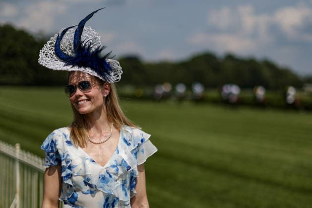 2026.05.25, Fashion-Renntag auf der Galopprennbahn Berlin Hoppegarten - Elegante Mode beim Fashion-Renntag Berlin Deutschland *** 2026 05 25, Fashion Renntag at the Berlin Hoppegarten racecourse Elegant fashion at the Fashion Renntag Berlin Germany