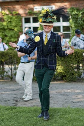 2026.05.25, Fashion-Renntag auf der Galopprennbahn Berlin Hoppegarten - Siegerehrung Fashion Renntag Hutwettbewerb Paul Louis Hut Hutmode Berlin Deutschland *** 2026 05 25, Fashion Renntag at the Berlin Hoppegarten racecourse Award ceremony Fashion Renntag hat competition Paul Louis Hut Hutmode Berlin Germany