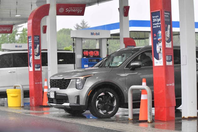May 24, 2026, Lancaster, Clinton, Massachusetts And Connecticut, USA: News reports say regular gasoline prices could rise to $5.00 a gallon by the Fall if the Iran War and closure of the Straight of Hormuz persist. Lancaster, Clinton USA  - ZUMAm159 20260524_aap_m159_010 Copyright: xKennethxMartinx