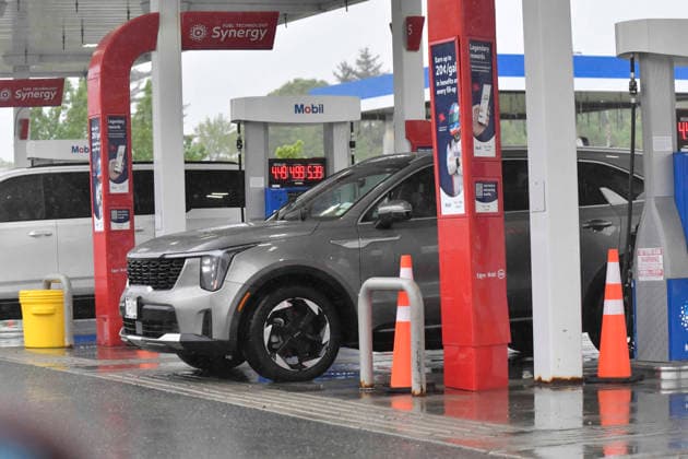 May 24, 2026, Lancaster, Clinton, Massachusetts And Connecticut, USA: News reports say regular gasoline prices could rise to $5.00 a gallon by the Fall if the Iran War and closure of the Straight of Hormuz persist. Lancaster, Clinton USA - ZUMAm159 20260524_aap_m159_009 Copyright: xKennethxMartinx