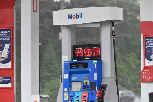 May 24, 2026, Lancaster, Clinton, Massachusetts And Connecticut, USA: News reports say regular gasoline prices could rise to $5.00 a gallon by the Fall if the Iran War and closure of the Straight of Hormuz persist. Lancaster, Clinton USA  - ZUMAm159 20260524_aap_m159_012 Copyright: xKennethxMartinx