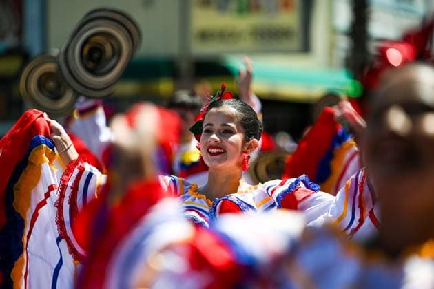 (260525) -- SAN FRANCISCO, May 25, 2026 -- Artists perform in a parade during the Carnaval San Francisco in San Francisco, the United States, May 24, 2026. (Photo by Xinhua) U.S.-SAN FRANCISCO-CARNAVAL ZiyuxJulianxZhu 