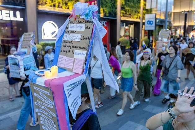 May 24, 2026, Chiang Mai, Thailand: Participants carry an installation highlighting violence and discrimination against transgender people during the Chiang Mai Pride Parade. The Chiang Mai Pride Parade 2026 took place in Chiang Mai, Thailand. Chiang Mai province holds Thailandis first Pride Month celebrations annually, promoting gender equality, diversity, and human rights as part of Pride Month activities in northern Thailand. Chiang Mai Thailand - ZUMAs197 20260524_aaa_s197_135 Copyright: xPongmanatxTasirix