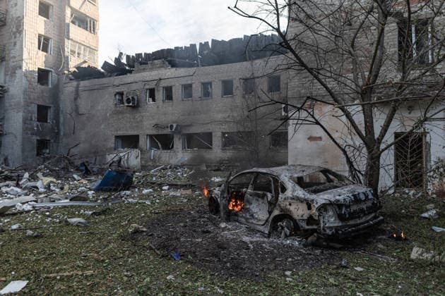 Aftermath of Russian strike in Kramatorsk KRAMATORSK, UKRAINE - MAY 25: A car on fire and a damaged residential building following a Russian air strike with KAB bombs in Kramatorsk, Ukraine, 25 May 2026 Diego Herrera Carcedo Anadolu Kramatorsk Ukraine. Editorial use only. Please get in touch for any other usage.  Copyright: x2026xAnadoluxDiegoxHerreraxCarcedox
