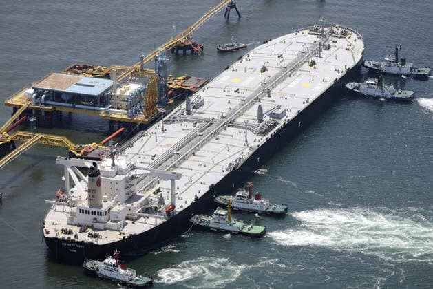1st oil tanker to arrive in Japan passing Hormuz since Iran war Photo taken from a Kyodo News helicopter on May 25, 2026, shows the Idemitsu Maru, an oil tanker operated by a unit of major Japanese petroleum company Idemitsu Kosan Co., off Chita, Aichi Prefecture, central Japan, following its arrival earlier in the day after transiting the Strait of Hormuz in late April. It is the first oil tanker to arrive in Japan having passed through the strait since the Iran war erupted and left traffic through the vital energy route heavily restricted.  A14AA0005611062P