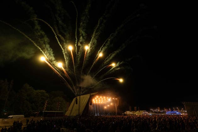 Fireworks at Bearded Theory Festival at Catton Hall in Walton upon Trent, UK on 24 May 2026 Fireworks at Fireworks at Bearded Theory Festival at Catton Hall in Walton upon Trent, UK on 24 May 2026, Credit:Stephen Keable Avalon UK, Derbyshire, Walton upon Trent, Catton Hall  Copyright: xStephenxKeablex xAvalonx 1105193091