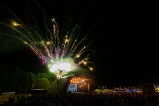 Fireworks at Bearded Theory Festival at Catton Hall in Walton upon Trent, UK on 24 May 2026 Fireworks at Fireworks at Bearded Theory Festival at Catton Hall in Walton upon Trent, UK on 24 May 2026, Credit:Stephen Keable Avalon UK, Derbyshire, Walton upon Trent, Catton Hall  Copyright: xStephenxKeablex xAvalonx 1105193111