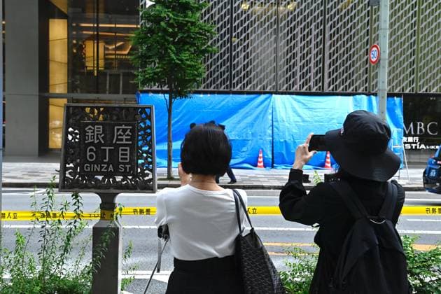 Police respond to suspected irritant spray incident in Tokyo TOKYO, JAPAN - MAY 25: Tourists talk photo as Police officers and emergency responders gather outside the GINZA SIX commercial complex in Tokyo’s Ginza district on May 25, 2026, Tokyo, Japan, after multiple people reported feeling unwell during an incident involving a suspected irritant substance. Authorities are investigating the circumstances of the case. David Mareuil Anadolu Tokyo Japan. Editorial use only. Please get in touch for any other usage.  Copyright: x2026xAnadoluxDavidxMareuilx