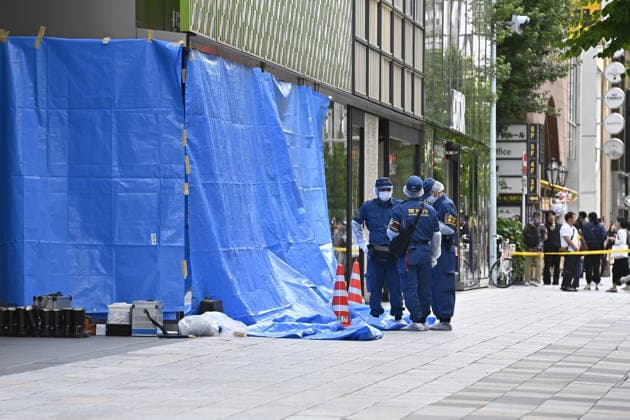 Police respond to suspected irritant spray incident in Tokyo TOKYO, JAPAN - MAY 25: Police officers and emergency responders gather outside the GINZA SIX commercial complex in Tokyo’s Ginza district on May 25, 2026, Tokyo, Japan, after multiple people reported feeling unwell during an incident involving a suspected irritant substance. Authorities are investigating the circumstances of the case. David Mareuil Anadolu Tokyo Japan. Editorial use only. Please get in touch for any other usage.  Copyright: x2026xAnadoluxDavidxMareuilx