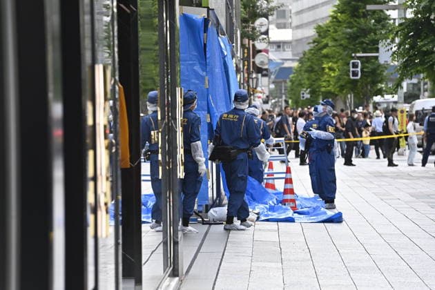 Police respond to suspected irritant spray incident in Tokyo TOKYO, JAPAN - MAY 25: Police officers and emergency responders gather outside the GINZA SIX commercial complex in Tokyo’s Ginza district on May 25, 2026, Tokyo, Japan, after multiple people reported feeling unwell during an incident involving a suspected irritant substance. Authorities are investigating the circumstances of the case. David Mareuil Anadolu Tokyo Japan. Editorial use only. Please get in touch for any other usage.  Copyright: x2026xAnadoluxDavidxMareuilx