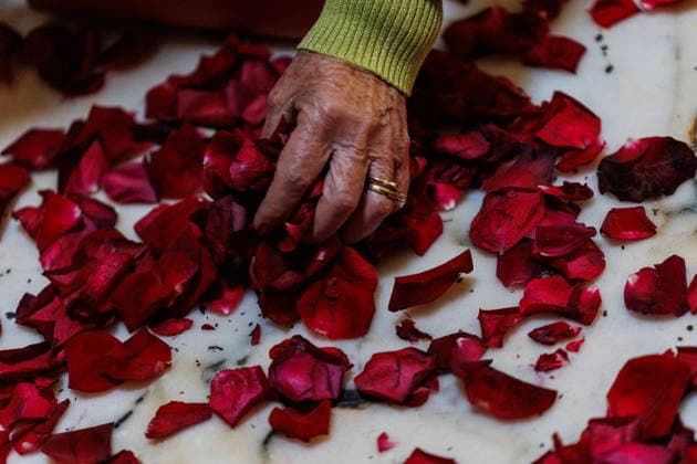May 24, 2026, Rome, Italia, Italy: Pentecost celebration in the Pantheon Basilica with a shower of red rose petals, Rome, May 24, 2026 Rome Italy  - ZUMAa289 20260524_zia_a289_010 Copyright: xFrancescoxFotiax