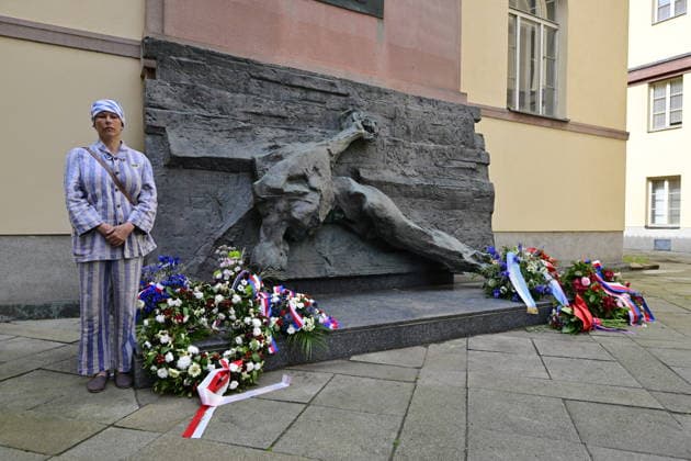 One of the protesters against the Sudeten German congress at the beginning of the commemoration of the victims of the years 1939-1945 at the Kounic Student Residence as part of the Meeting Brno festival and the congress of the Sudeten German Regional Association, in Brno, Czech Republic, on May 25, 2026. The congress ends here. (CTKxPhoto VaclavxSalek) CTKPhotoP2026052502231  CTKPhotoP2026052502231