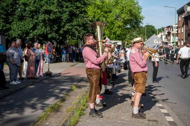 Schützenfest mit Umzug in Großenbaum 24.05.2026 in Duisburg ** NUR FÜR REDAKTIONELLE ZWECKE ** EDITORIAL USE ONLY **<p>Schützenfest mit Umzug in Großenbaum 24.05.2026 in Duisburg Deutschland NRW Duisburg Copyright: DanielxAttia *** Schützenfest with parade in Großenbaum 24 05 2026 in Duisburg FOR EDITORIAL PURPOSES ONLY EDITORIAL USE ONLY p Schützenfest with parade in Großenbaum 24 05 2026 in Duisburg Germany NRW Duisburg Copyright DanielxAttia Copyright: DanielxAttia doc85zvv2p5pevzu054m1b ,EDITORIAL USE ONLY