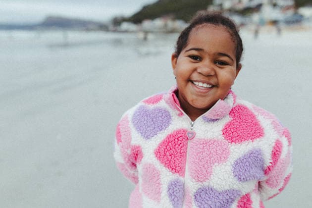 Young mixed race girl on the beach in winter Cape Town, Western Cape, South Africa CR_YNJN260513E2-2012715-01 ,model released, Symbolfoto