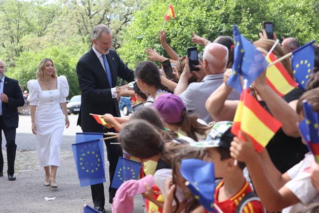 Entertainment Bilder des Tages The King presents the XIX European Charles V Award at the Monastery of Yuste Cáceres King Felipe VI, and the President of the Regional Government of Extremadura, María Guardiola, on their arrival at the presentation of the XIX European Charles V Award to the European Committee of the Regions, at the Monastery of San Jerónimo de Yuste, on May 25, 2026, in Cuacos de Yuste, Cáceres, Extremadura Spain The award was collected by the acting President of the Regional Government of Andalusia, The European Committee of the Regions, the consultative assembly which brings together local and regional representatives of the European Union, has received an award for enabling citizens to bring their everyday problems and concerns to the attention of the  Copyright: xJorgexArmestarx 7548384