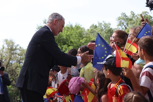 The King presents the XIX Carlos V European Award at the Monastery of Yuste Cáceres King Felipe VI, on his arrival at the presentation of the XIX Carlos V European Award to the European Committee of the Regions, at the Monastery of San Jerónimo de Yuste, on May 25, 2026, in Cuacos de Yuste, Cáceres, Extremadura Spain The award was received by the acting president of the Junta de Andalucía, Juanma Moreno, and Budapest councilor Kata Tütto, co-presidents of that body, The European Committee of the Regions, the consultative assembly which brings together local and regional representatives of the European Union, has received an award for enabling citizens to bring their everyday problems and concerns to the attention of the EU institutions 25  Copyright: xJorgexArmestarx 7548386