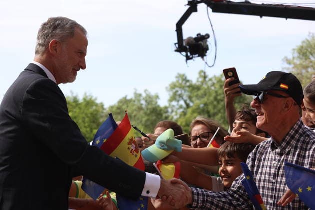 The King presents the XIX Carlos V European Award at the Monastery of Yuste Cáceres King Felipe VI, on his arrival at the presentation of the XIX Carlos V European Award to the European Committee of the Regions, at the Monastery of San Jerónimo de Yuste, on May 25, 2026, in Cuacos de Yuste, Cáceres, Extremadura Spain The award was received by the acting president of the Junta de Andalucía, Juanma Moreno, and Budapest councilor Kata Tütto, co-presidents of that body, The European Committee of the Regions, the consultative assembly which brings together local and regional representatives of the European Union, has received an award for enabling citizens to bring their everyday problems and concerns to the attention of the EU institutions 25  Copyright: xJorgexArmestarx 7548387