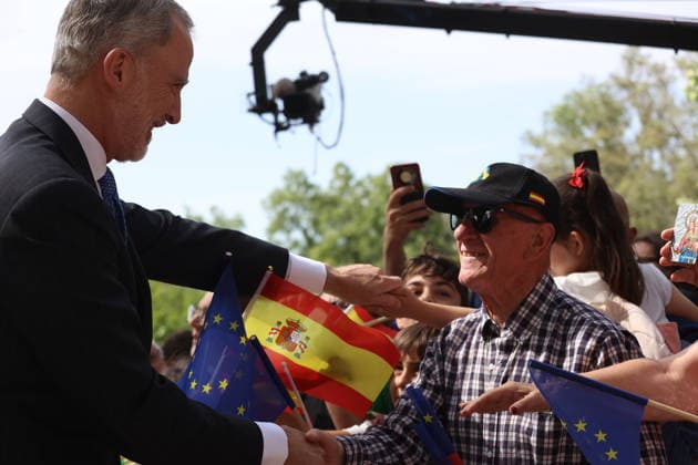 The King presents the XIX Carlos V European Award at the Monastery of Yuste Cáceres King Felipe VI, on his arrival at the presentation of the XIX Carlos V European Award to the European Committee of the Regions, at the Monastery of San Jerónimo de Yuste, on May 25, 2026, in Cuacos de Yuste, Cáceres, Extremadura Spain The award was received by the acting president of the Junta de Andalucía, Juanma Moreno, and Budapest councilor Kata Tütto, co-presidents of that body, The European Committee of the Regions, the consultative assembly which brings together local and regional representatives of the European Union, has received an award for enabling citizens to bring their everyday problems and concerns to the attention of the EU institutions 25  Copyright: xJorgexArmestarx 7548388