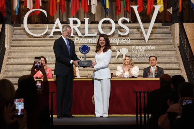The King presents the XIX Carlos V European Award at the Monastery of Yuste Cáceres King Felipe VI, during the presentation of the XIX Carlos V European Award to the European Committee of the Regions, at the Monastery of San Jerónimo de Yuste, on May 25, 2026, in Cuacos de Yuste, Cáceres, Extremadura Spain The award was received by the acting president of the Junta de Andalucía, Juanma Moreno, and Budapest councilor Kata Tütto, co-presidents of that body, The European Committee of the Regions, the consultative assembly which brings together local and regional representatives of the European Union, has received an award for enabling citizens to bring their everyday problems and concerns to the attention of the EU institutions 25 MAY 2026 Es  Copyright: xJorgexArmestarx 7548560