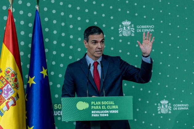 News Bilder des Tages Sánchez closes the presentation ceremony of the proposed Social Plan for the Climate The President of the Government, Pedro Sánchez, during the closing ceremony of the presentation of the proposed Social Plan for the Climate, in Espacio Rastro, on May 25, 2026, in Madrid Spain The general objective of the Plan is to promote a socially just ecological transition, paying special attention to the effects of extending the market for emission allowances to sectors such as road transport and buildings, scheduled from 2027 25 MAY 2026 Madrid Madrid Madrid Spain  Copyright: xRicardoxRubiox 7548632