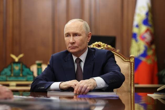 Russia Putin 9173087 25.05.2026 Russian President Vladimir Putin meets with Omsk Region Governor Vitaly Khotsenko at the Kremlin, in Moscow, Russia. Vyacheslav Prokofyev Sputnik Moscow Russia  Copyright: xVyacheslavxProkofyevx