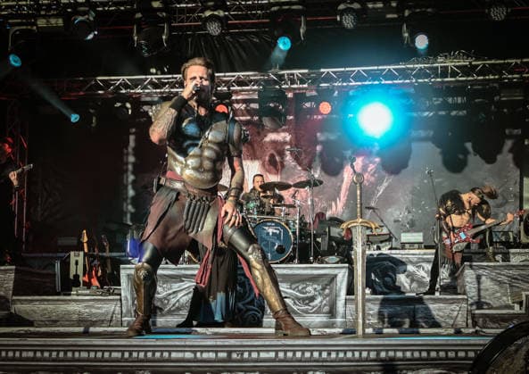 24.05.2026, xlakx, Entertainment, Pfingst-Spectaculum v.l. Die Band Feuerschwanz (Ben Metzner) live beim Pfingst-Spectaculum 2026 im Schlosspark Oranienburg. Oranienburg *** 24 05 2026, xlakx, Entertainment, Pfingst Spectaculum v l The band Feuerschwanz Ben Metzner live at Pfingst Spectaculum 2026 in Oranienburg Palace Park Oranienburg Daniel Lakomski