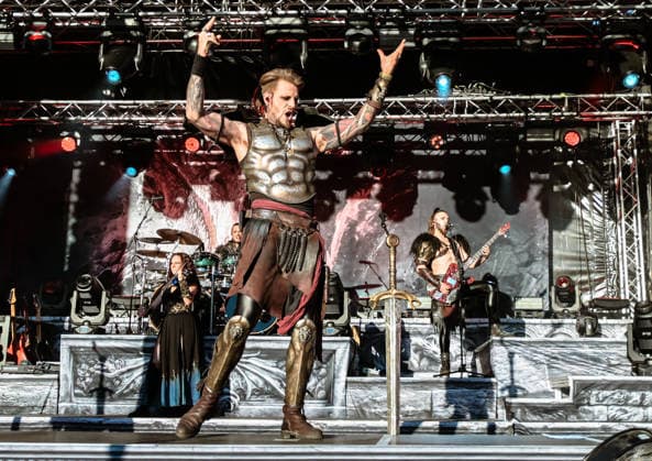 24.05.2026, xlakx, Entertainment, Pfingst-Spectaculum v.l. Die Band Feuerschwanz (Ben Metzner) live beim Pfingst-Spectaculum 2026 im Schlosspark Oranienburg. Oranienburg *** 24 05 2026, xlakx, Entertainment, Pfingst Spectaculum v l The band Feuerschwanz Ben Metzner live at Pfingst Spectaculum 2026 in Oranienburg Palace Park Oranienburg Daniel Lakomski