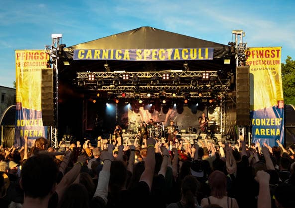 24.05.2026, xlakx, Entertainment, Pfingst-Spectaculum v.l. Die Band Feuerschwanz live beim Pfingst-Spectaculum 2026 im Schlosspark Oranienburg. Oranienburg *** 24 05 2026, xlakx, Entertainment, Pfingst Spectaculum v l The band Feuerschwanz live at Pfingst Spectaculum 2026 in Oranienburg Palace Park Oranienburg Daniel Lakomski
