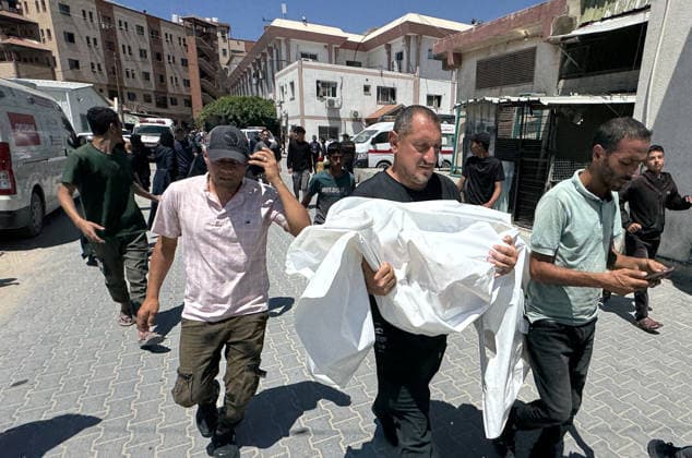 Israeli attacks on Gaza continue despite ceasefire agreement KHAN YUNIS, GAZAI PALESTINE - MAY 25: Bodies of Palestinians, who lost their lives following the Israeli attack on tents housing displaced people in the al-Mawasi area despite the ceasefire agreement, are taken from Nasser Hospital for funeral process in Khan Yunis, Gaza, Palestine on May 25, 2026. A six-year-old child and a woman were killed and 20 people, most of them children and women, were injured in an attack. Abdallah F.s. Alattar Anadolu Khan Yunis Gaza. Editorial use only. Please get in touch for any other usage.  Copyright: x2026xAnadoluxAbdallahxF.s.xAlattarx