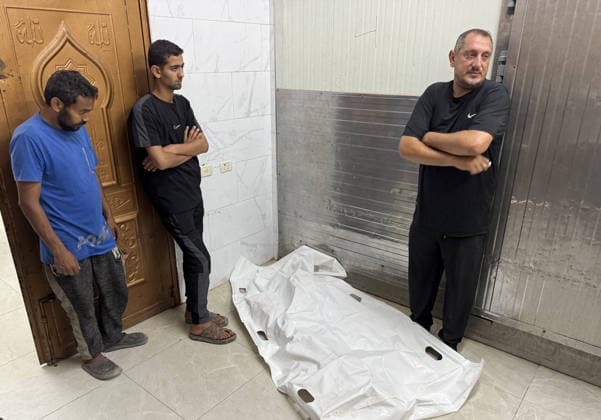 Israeli attacks on Gaza continue despite ceasefire agreement KHAN YUNIS, GAZAI PALESTINE - MAY 25: Bodies of Palestinians, who lost their lives following the Israeli attack on tents housing displaced people in the al-Mawasi area despite the ceasefire agreement, are taken from Nasser Hospital for funeral process in Khan Yunis, Gaza, Palestine on May 25, 2026. A six-year-old child and a woman were killed and 20 people, most of them children and women, were injured in an attack. Abdallah F.s. Alattar Anadolu Khan Yunis Gaza. Editorial use only. Please get in touch for any other usage.  Copyright: x2026xAnadoluxAbdallahxF.s.xAlattarx