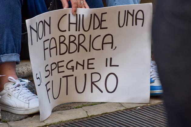 May 25, 2026, Rome, Rome, Italy: A sign is displayed during the protest in front of the Ministry of Enterprises and Made in Italy in Rome on May 26 2026 .The protest is held to demand the withdrawal of the Electrolux industrial plan, which includes 1,700 redundancies across Italian sites, and to safeguard employment and industrial continuity. Rome Italy - ZUMAn299 20260525_zip_n299_011 Copyright: xVincenzoxNuzzolesex