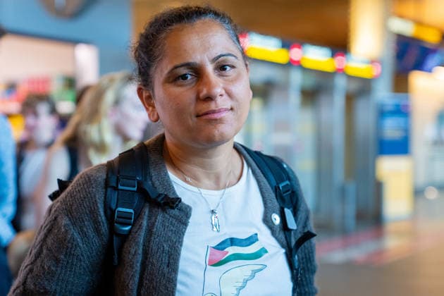 Gaza-aktivister fra Global Sumud Flotilla ankommer Norge Gardermoen 20260525. Susan Abdallah var ansvarlig for den norske delegasjonen i flaten Global Sumud Flotilla som landet pa norsk jord mandag, etter a ha blitt tatt til fange av det israelske forsvaret pa vei til Gaza. Foto: Amanda Pedersen Giske NTB Gardermoen Norge QqoNpb1TEm8 EDITORIAL USE ONLY Ref:_BNCQqoNpb1TEm8.jpg *** Gaza activists from the Global Sumud Flotilla arrive in Norway Gardermoen 20260525 Susan Abdallah was in charge of the Norwegian delegation in the Global Sumud Flotilla that landed on Norwegian soil on Monday, after being captured by the Israeli Defense Forces on their way to Gaza Photo Amanda Pedersen Giske NTB Gardermoen Norway QqoNpb1TEm8 EDITORIAL USE  Copyright: xAmandaxPedersenxGiskex xNTBx