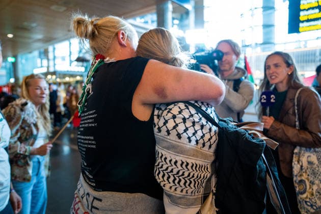 Gaza-aktivister fra Global Sumud Flotilla ankommer Norge Gardermoen 20260525. Aktivisten Camilla Naess var med i flaten Global Sumud Flotilla og landet pa norsk jord mandag, etter a ha blitt tatt til fange av det israelske forsvaret pa vei til Gaza. Foto: Amanda Pedersen Giske NTB Gardermoen Norge V-JsKILBKcw EDITORIAL USE ONLY Ref:_BNCV-JsKILBKcw.jpg *** Gaza activists from the Global Sumud Flotilla arrive in Norway Gardermoen 20260525 Activist Camilla Naess was part of the Global Sumud Flotilla and landed on Norwegian soil on Monday, after being captured by the Israeli Defense Forces on her way to Gaza Photo Amanda Pedersen Giske NTB Gardermoen Norway V JsKILBKcw EDITORIAL USE ONLY Ref BNCV JsKILBKcw jpg  Copyright: xAmandaxPedersenxGiskex xNTBx