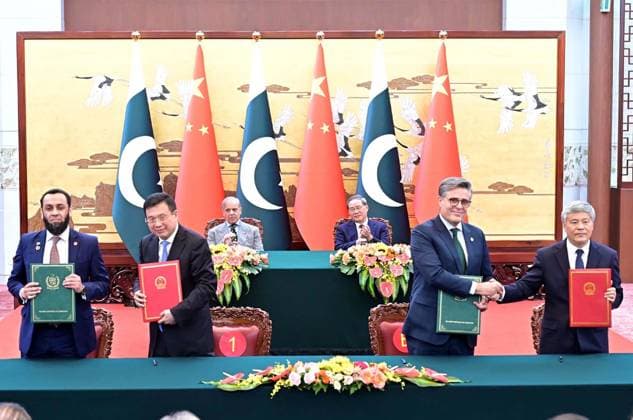 May 25, 2026, Pakistan: Prime Minister of Pakistan Muhammad Shehbaz Sharif and Prime Minister of the People s Republic of China Li Qiang Witness Signing of MoUs Protocols in Beijing on May 25, 2026 Pakistan  - ZUMAas3_ 20260525_zaf_as3_016 Copyright: xPPIx