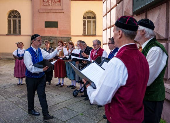 May 25, 2026, Brno, South Moravia, Czech Republic: A folk choir is singing a song during a commemorative ceremony honoring the victims of Nazism in Brno, Czech Republic, on May 25, 2026. The 76th Congress of Sudeten Germans took place in Brno, Czech Republic, from May 22 to 25, 2026, marking the first time the event was held in the country. Brno Czech Republic  - ZUMAc315 20260525_zsp_c315_018 Copyright: xMichaelxCabalx