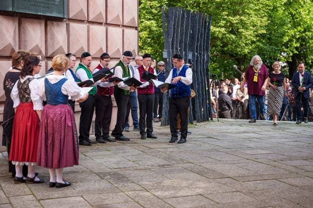 May 25, 2026, Brno, South Moravia, Czech Republic: A folk choir during a commemorative ceremony honoring the victims of Nazism in Brno, Czech Republic, on May 25, 2026. The 76th Congress of Sudeten Germans took place in Brno, Czech Republic, from May 22 to 25, 2026, marking the first time the event was held in the country. Brno Czech Republic - ZUMAc315 20260525_zsp_c315_028 Copyright: xMichaelxCabalx